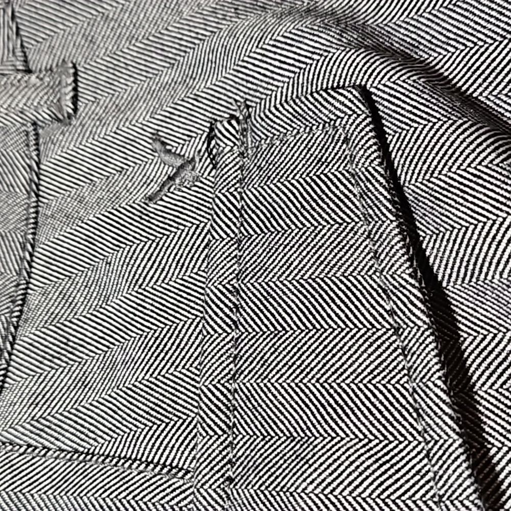 American Eagle Outfitters Pleated Chevron Grey Rolled Hem Shorts Size 2 - Picture 4 of 6